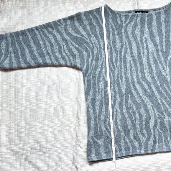 Anne Klein 100% Cashmere Animal Print Sweater Zebra Print Heather Grey - Picture 10 of 15